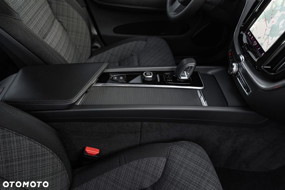 Volvo XC 60 B4 D AWD Core - 29