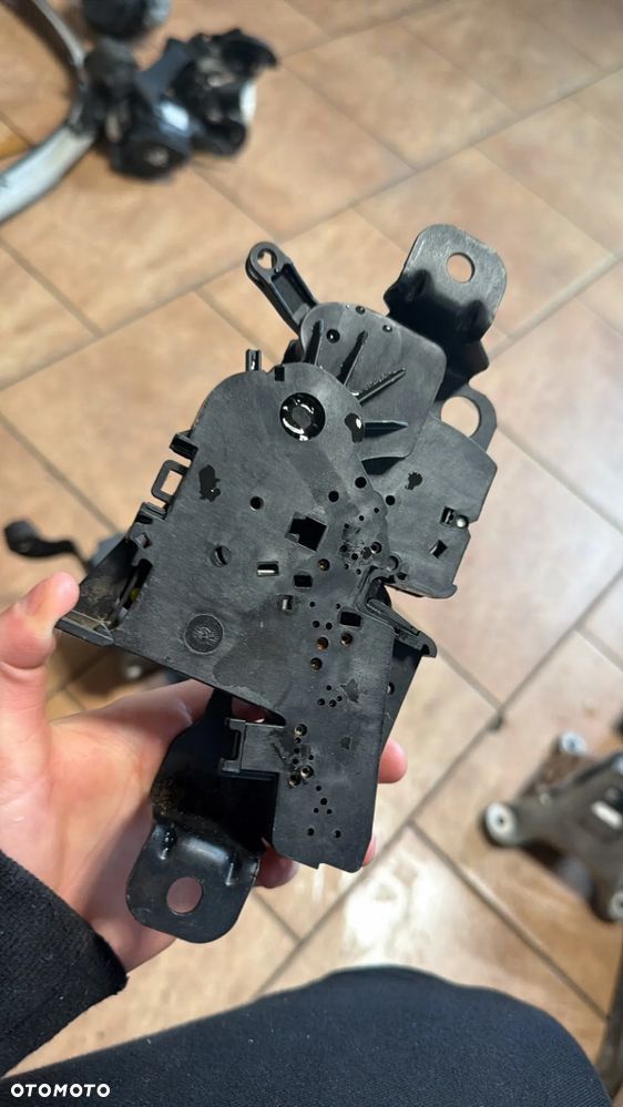 BMW G20 G30 ZAMEK KLAPY TYŁ TYLNEJ BAGAŻNIKA 7383283 - 2