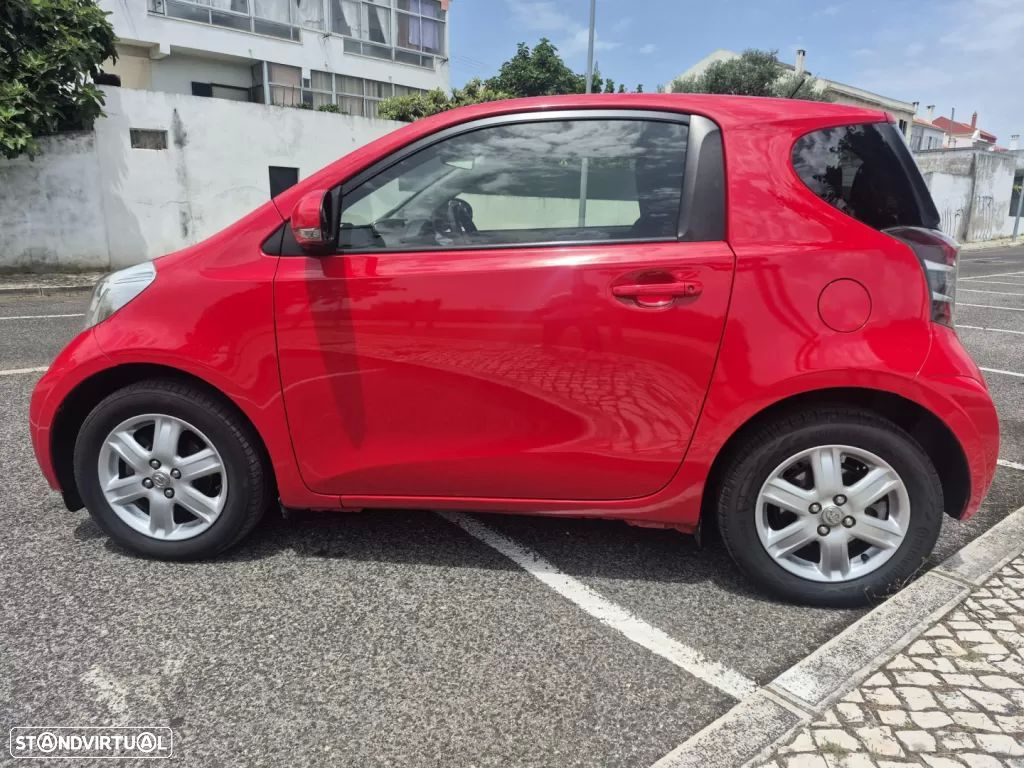 Toyota iQ 1.0 + - 6