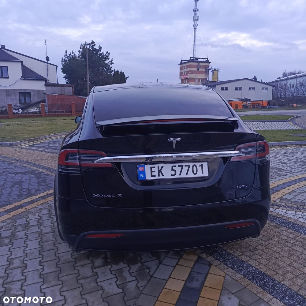 Tesla Model X - 7