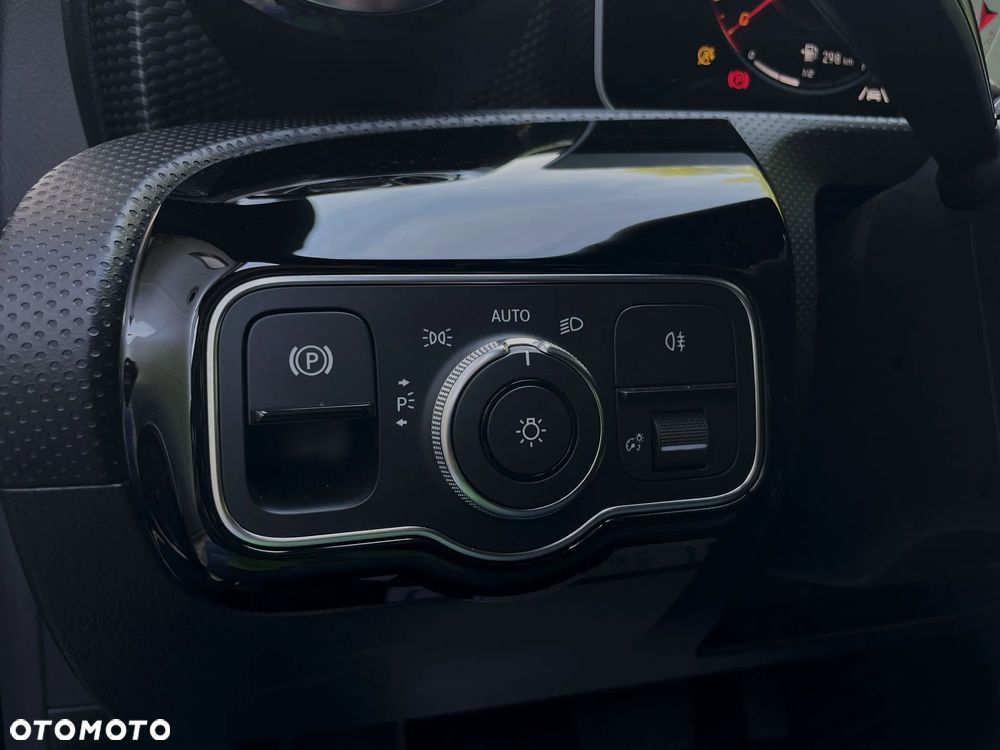 Mercedes-Benz Klasa A 180 d 7G-DCT Edition 1 - 35