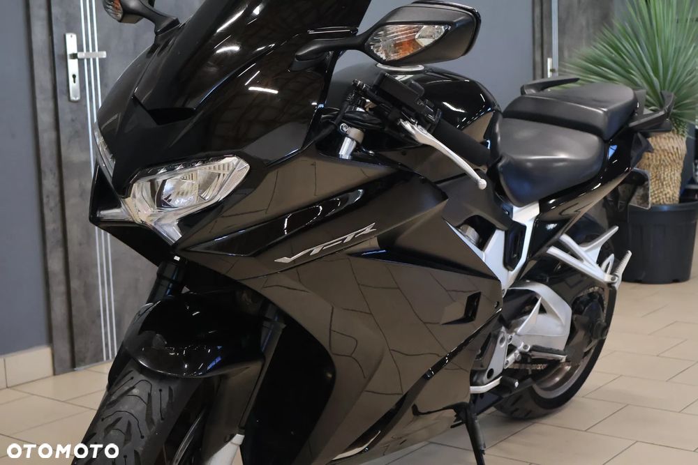 Honda VFR - 4