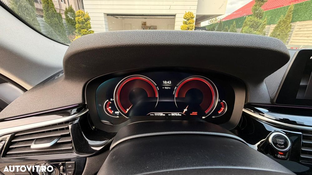 BMW Seria 5 520i Aut. Luxury Line - 23