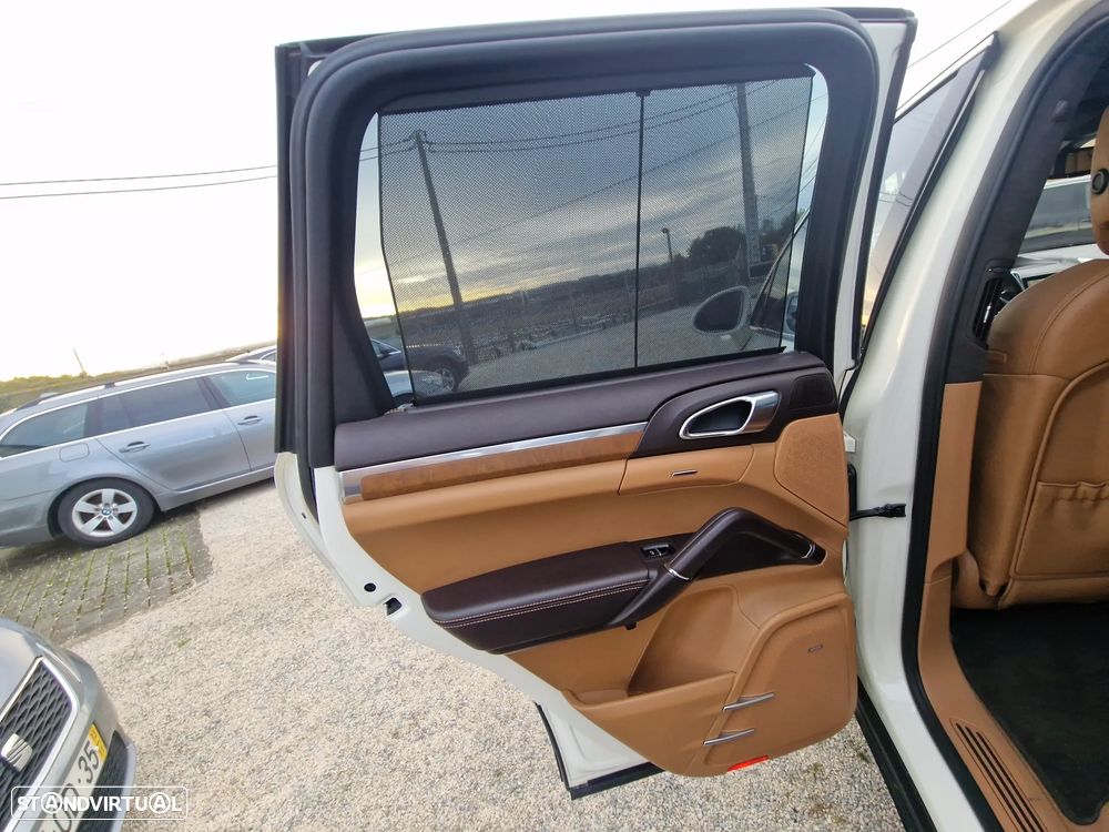 Porsche Cayenne - 25