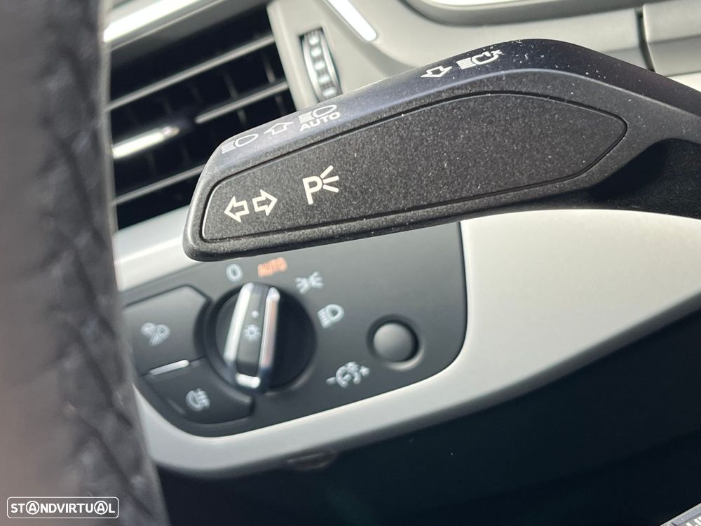 Audi A4 Avant 30 TDI S line S tronic - 29