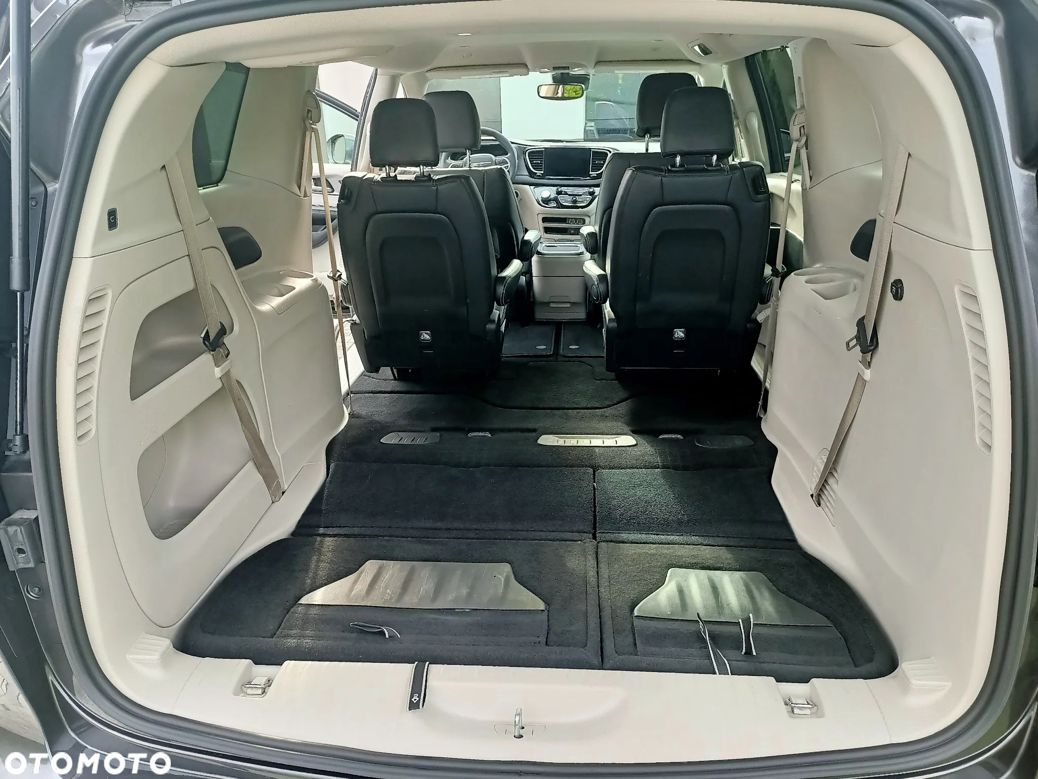 Chrysler Pacifica - 28