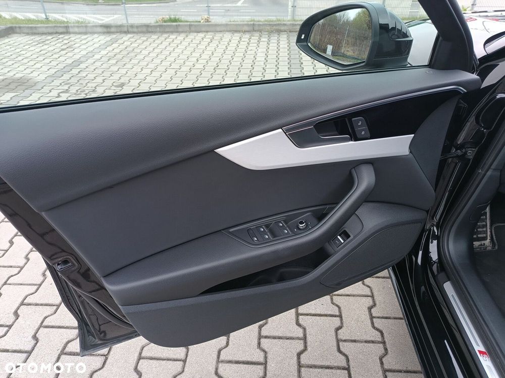 Audi A4 Limousine - 11