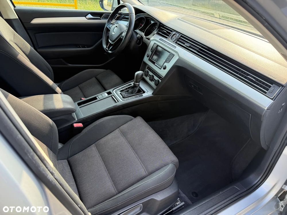 Volkswagen Passat - 12