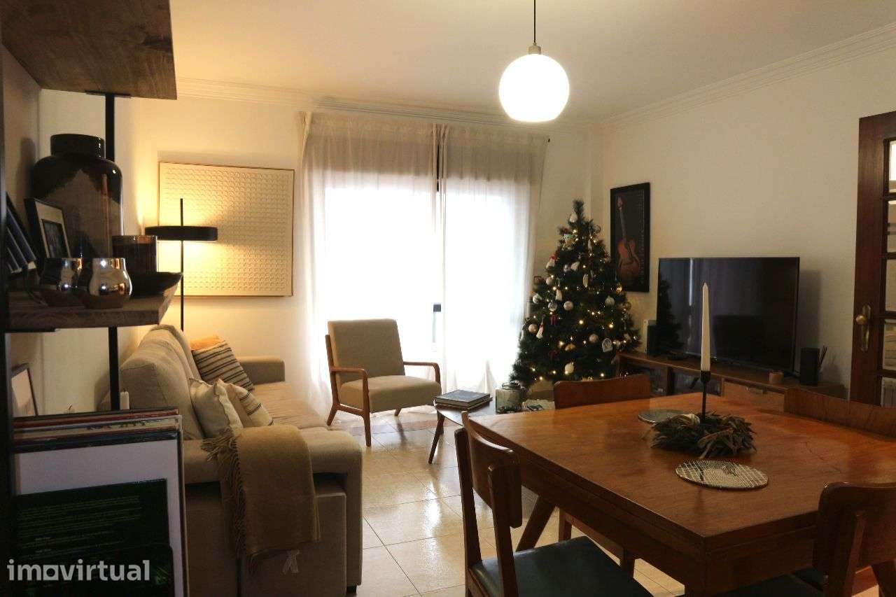 Arrendamento de Apartamento T3 na rua Luís Serrão Pimentel - Grande imagem: 4/33