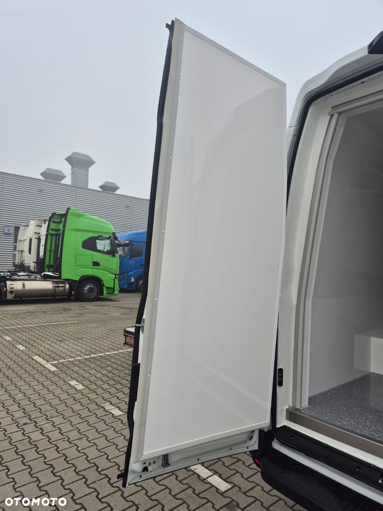 Iveco Daily 35S18HV chłodnia do -18 stopni! + łóżko - 14