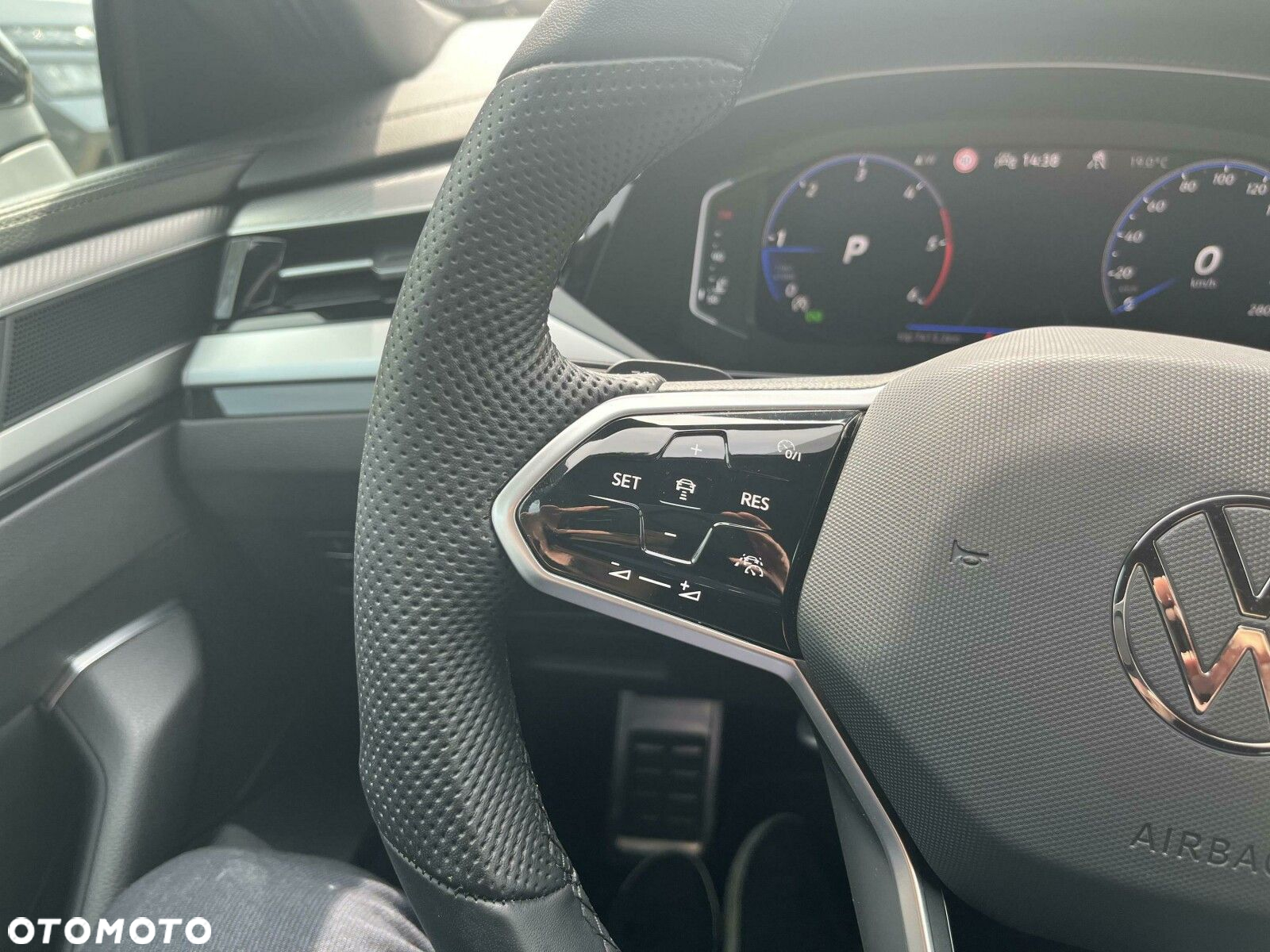 Volkswagen Arteon 2.0 TDI 4Motion R-Line DSG - 16