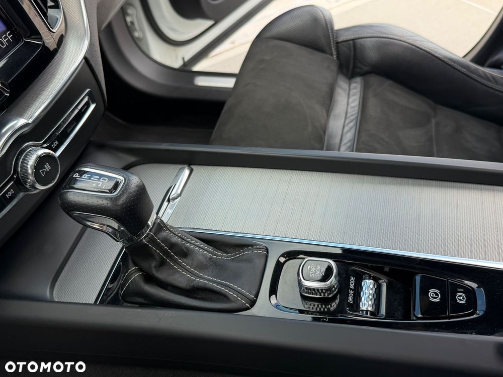 Volvo XC 60 D5 AWD R-Design - 15