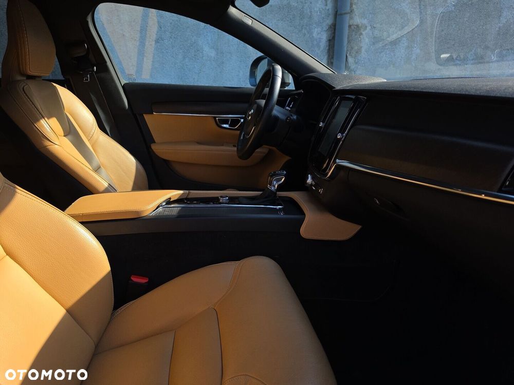Volvo V90 Cross Country - 24