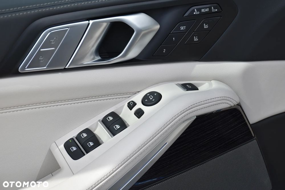 BMW X7 M60i xDrive mHEV sport - 14