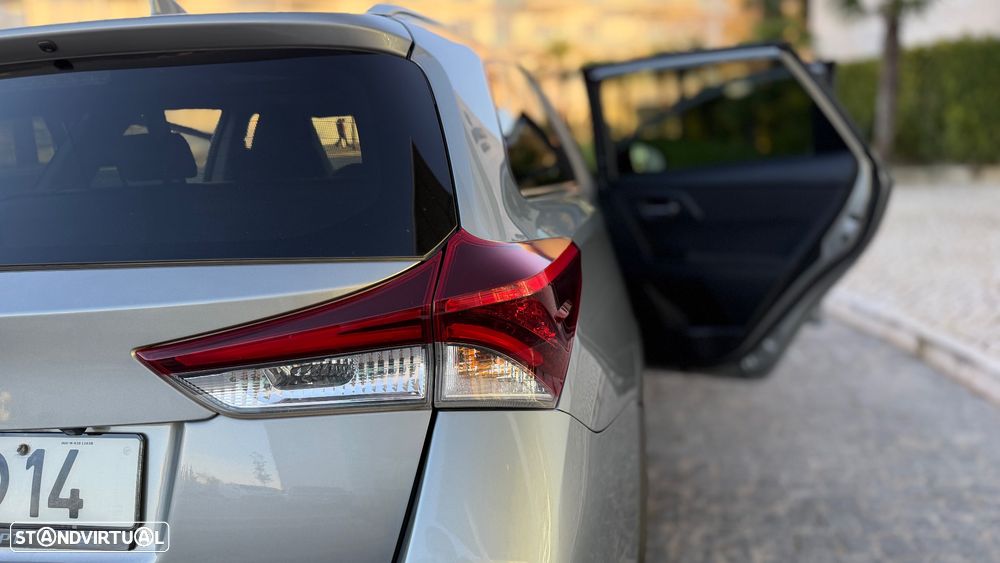 Toyota Auris Touring Sports 1.8 HSD Comfort +P.Techno+P.Sport - 9