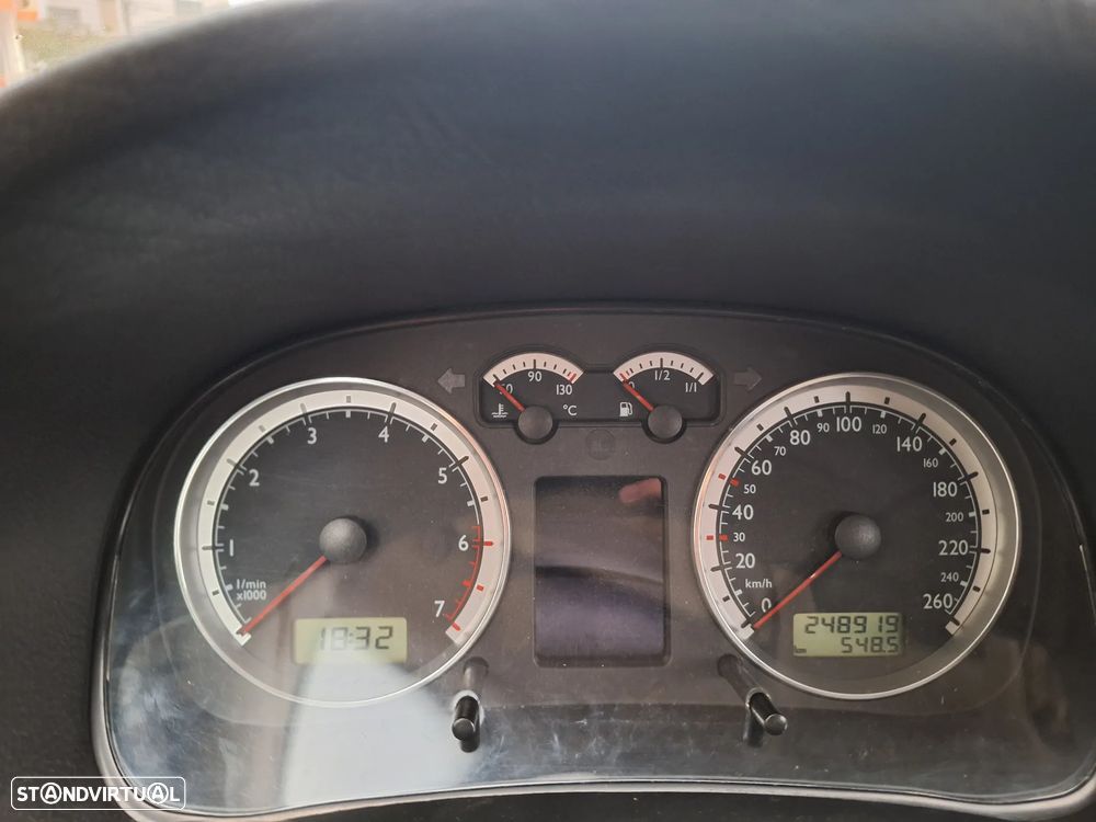 VW Golf 1.4i 25 Anos - 9