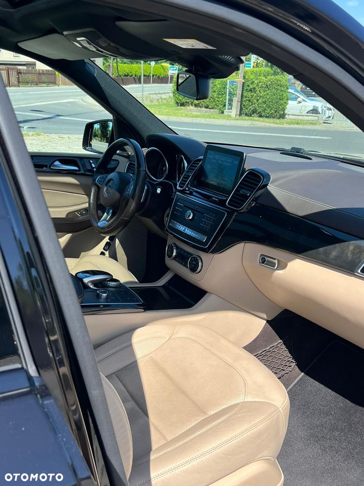 Mercedes-Benz GLS - 14
