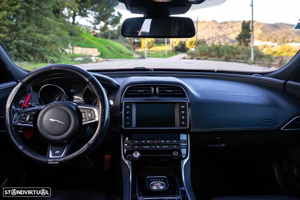 Jaguar XE 2.0 D R-Sport Aut. - 49