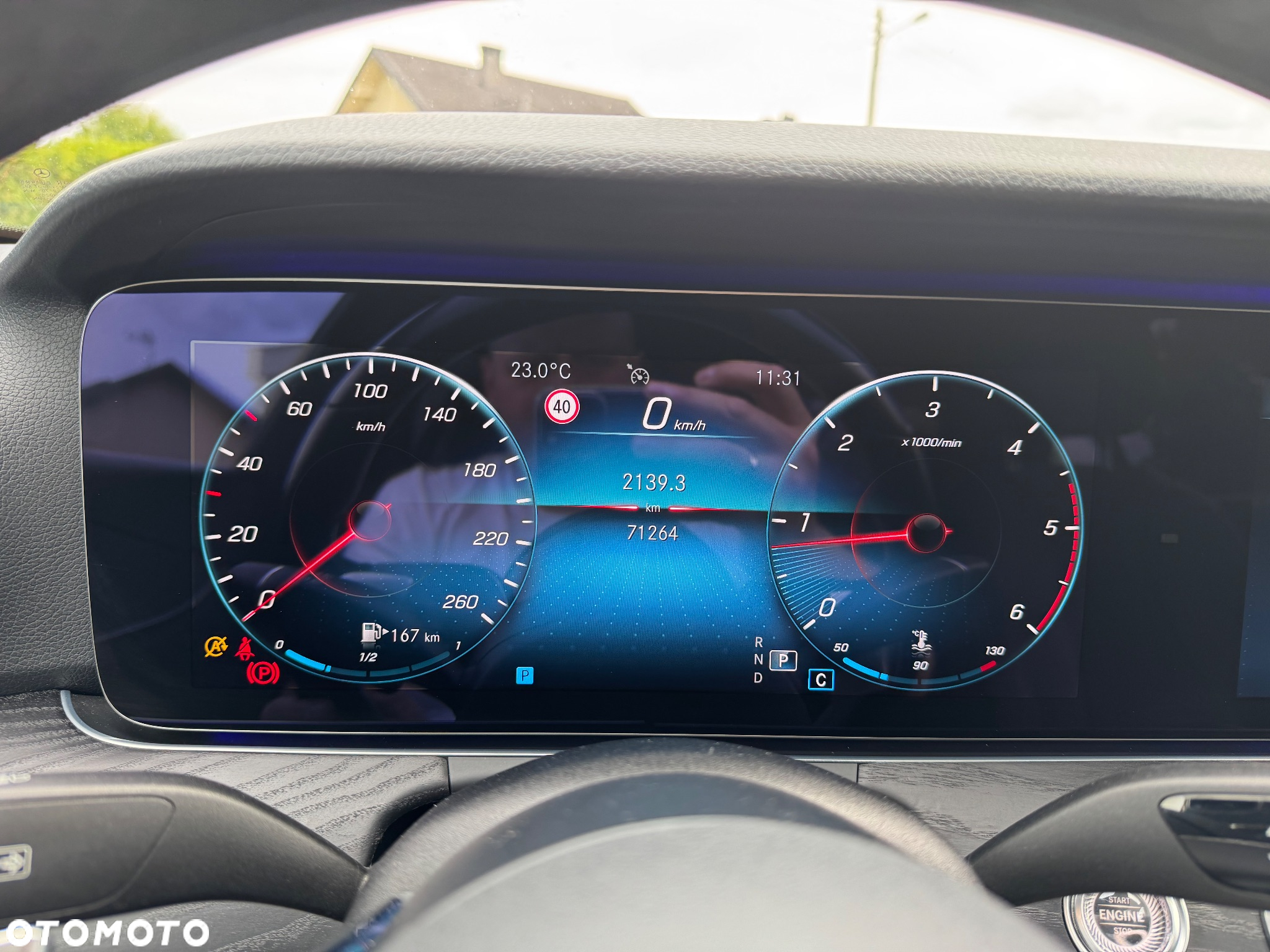 Mercedes-Benz Klasa E 220 d 4Matic T 9G-TRONIC Avantgarde - 32