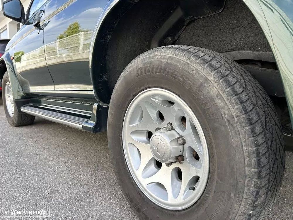 Mitsubishi Pajero Sport 2.5 TD GLS - 13