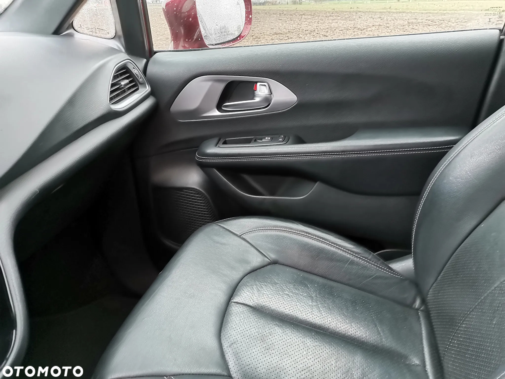 Chrysler Pacifica - 32