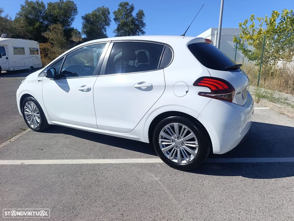 Peugeot 208 1.2 PureTech Style - 6