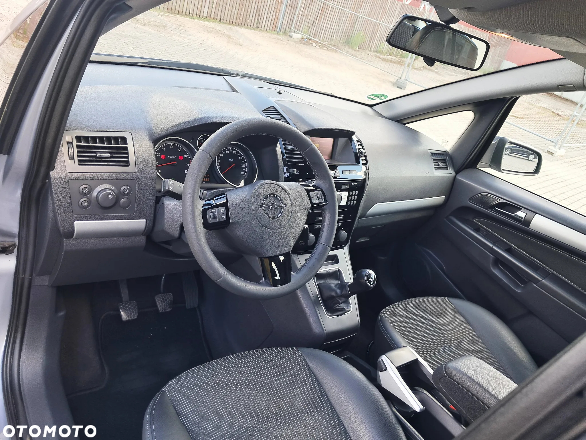 Opel Zafira 1.8 Cosmo - 12