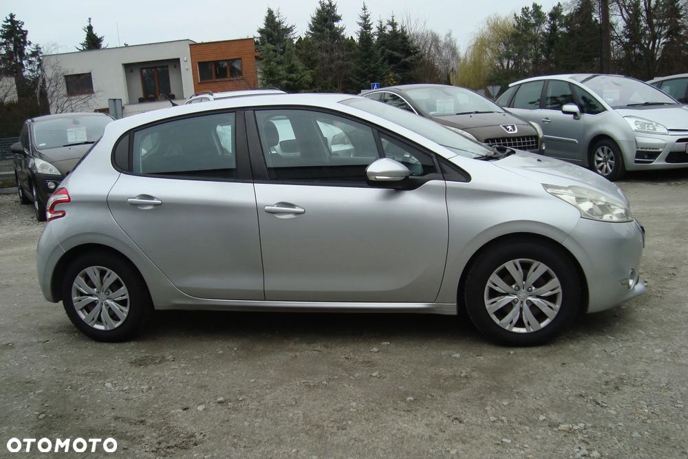 Peugeot 208 - 5