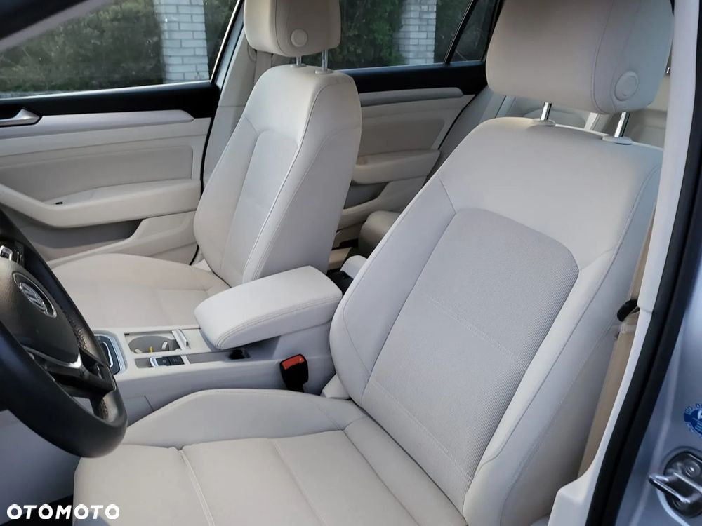 Volkswagen Passat 2.0 TDI SCR Comfortline - 5