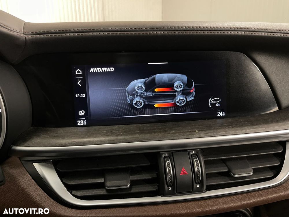 Alfa Romeo Stelvio 2.0 Turbo AWD AT8 Veloce - 21