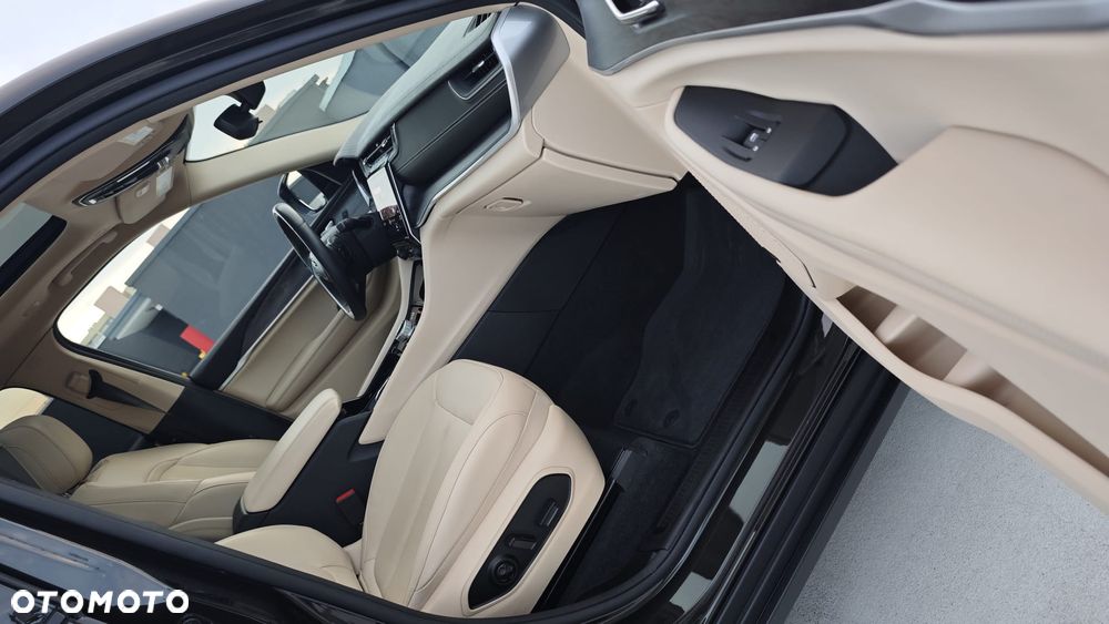 Jeep Grand Cherokee - 16