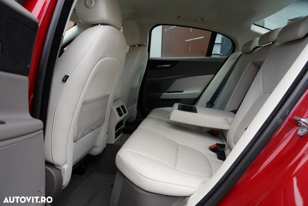 Jaguar XE 2.0 Portfolio - 10