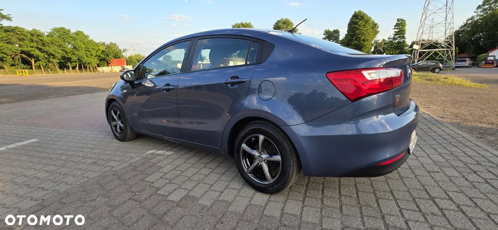 Kia Rio 1.2 L - 10