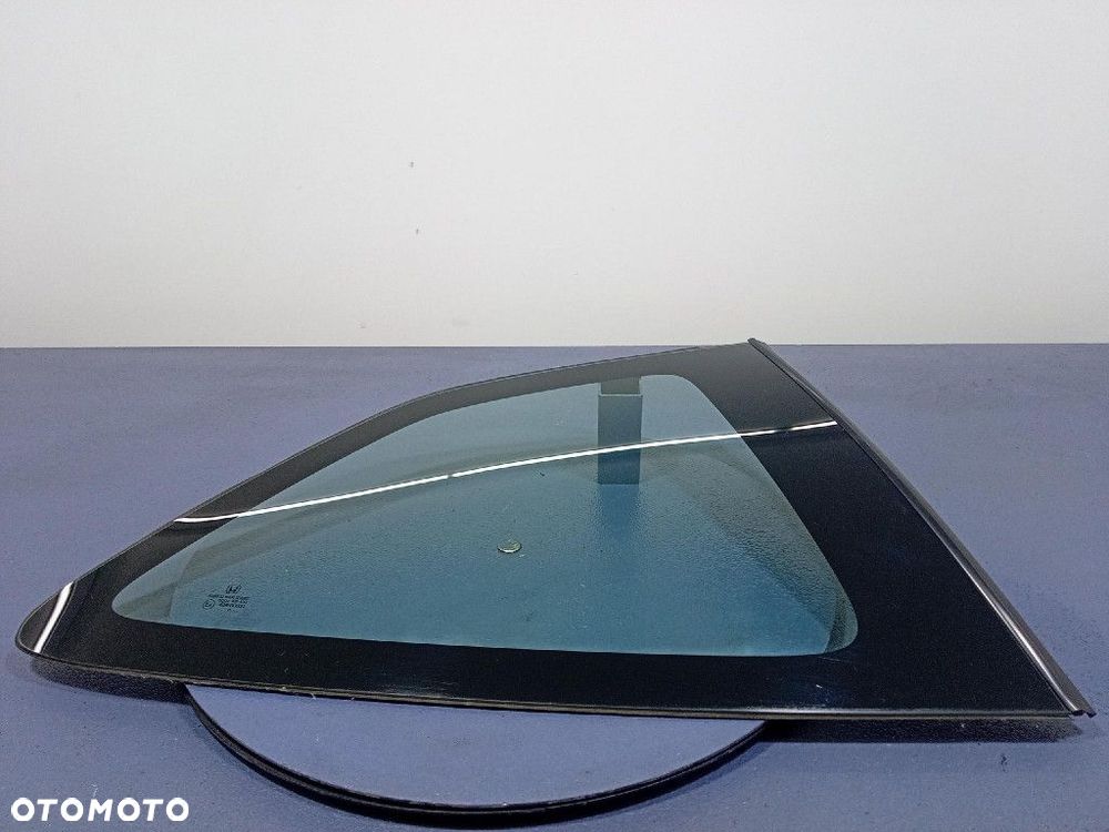 HONDA CIVIC VIII UFO HB 3D SZYBA KAROSERYJNA TYŁ PRAWA 10R - 1