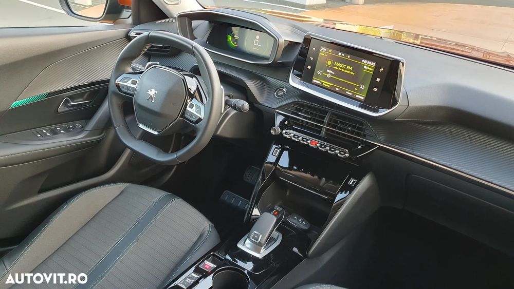 Peugeot 2008 1.2 PureTech EAT8 STT GT - 5