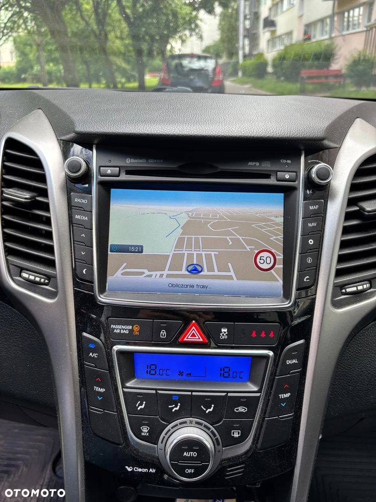 Hyundai i30 blue Kombi 1.6 GDi YES Silver - 17