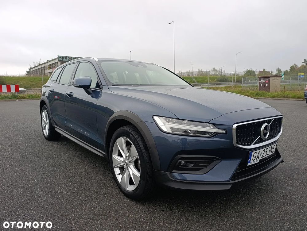 Volvo V60 Cross Country - 8