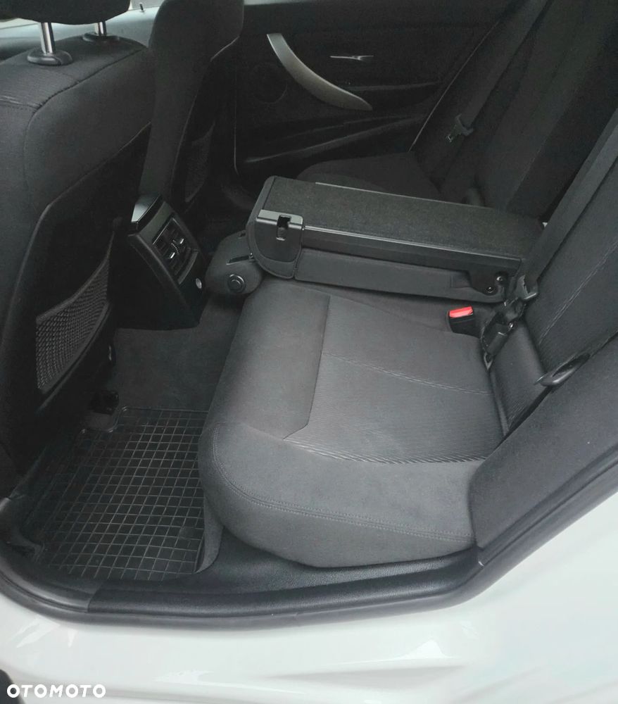 BMW Seria 3 318d Sport Line Shadow - 30
