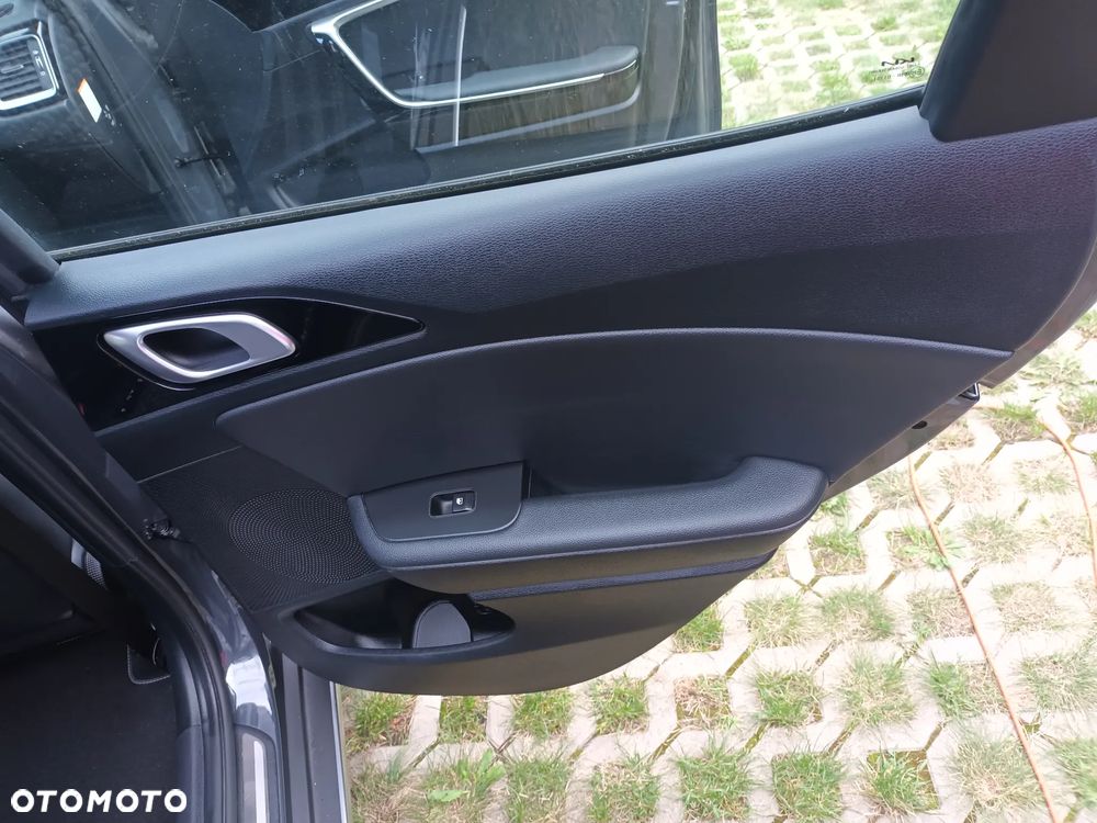 Kia XCeed - 16