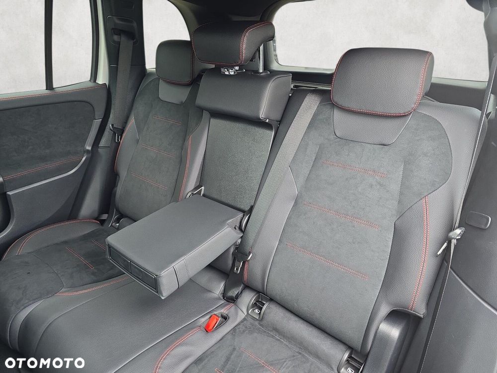 Mercedes-Benz GLB - 12