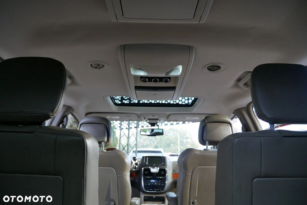Chrysler Town & Country 3.6 Limited - 16