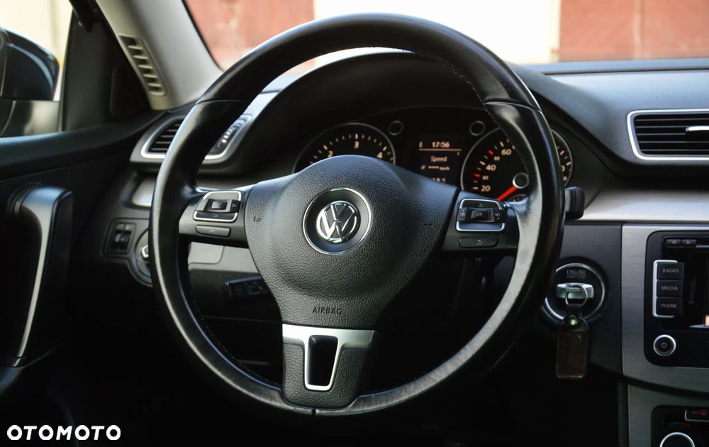 Volkswagen Passat - 21