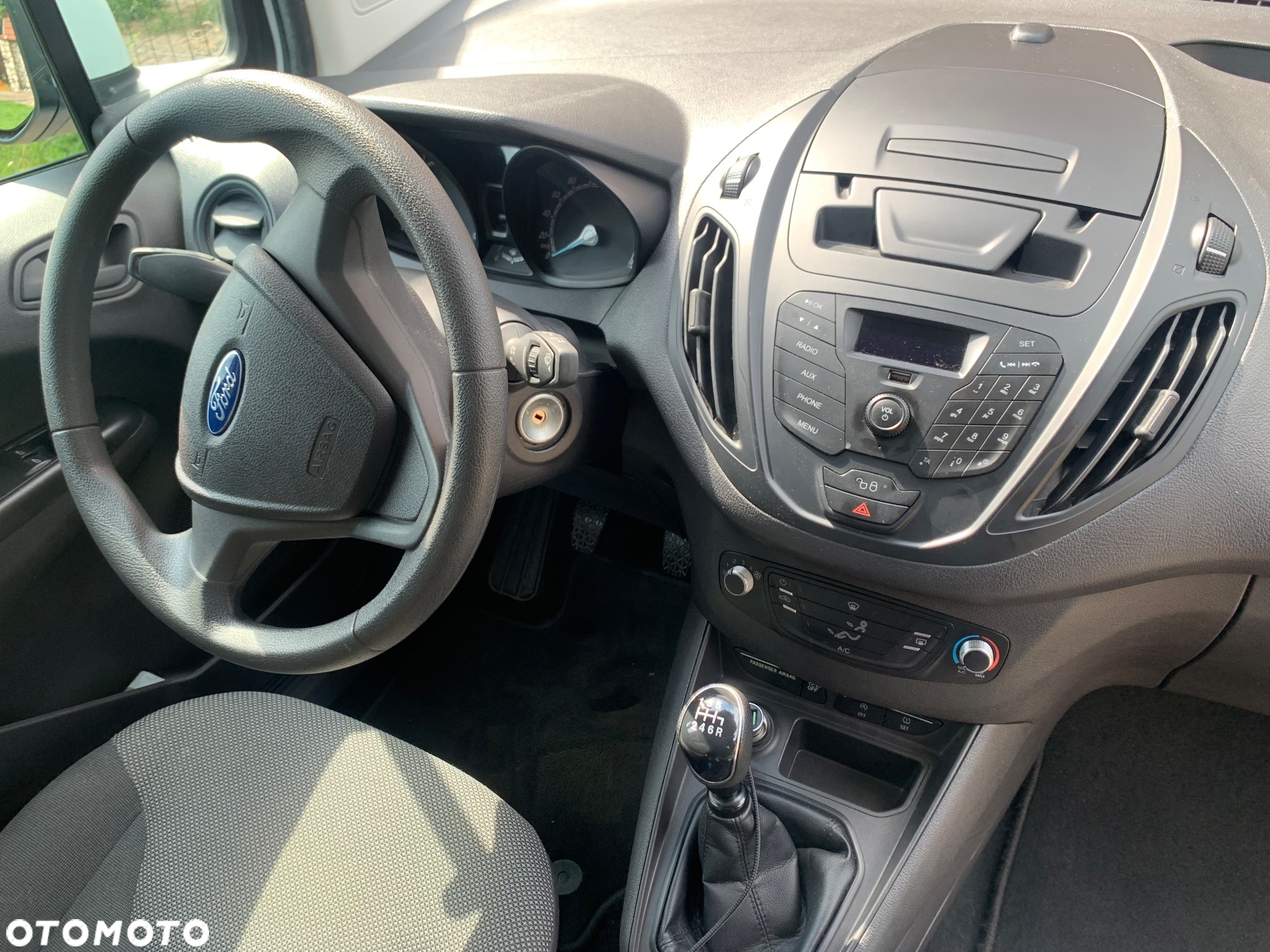 Ford Transit Courier - 14