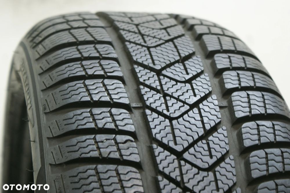 205/50R17 PIRELLI SOTTOZERO 3 WINTER , 7,5mm 2023r B1696 - 2