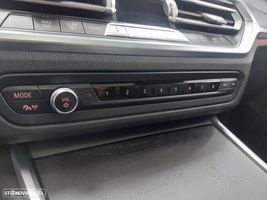 BMW 330 e Pack 50 anos M Auto - 35