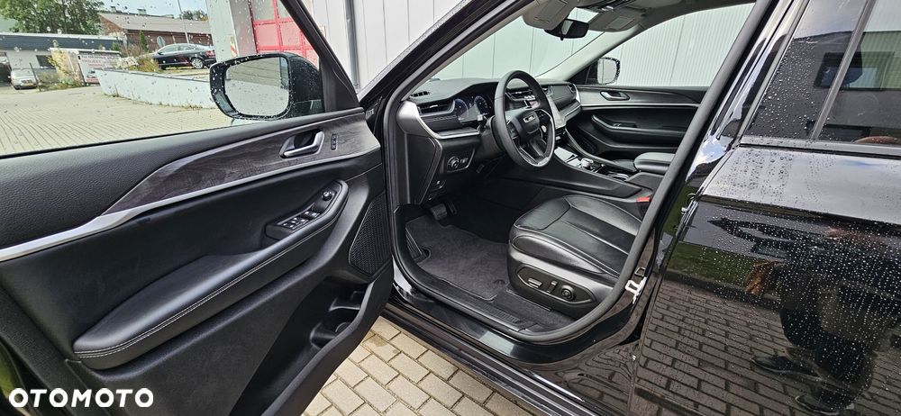 Jeep Grand Cherokee - 26