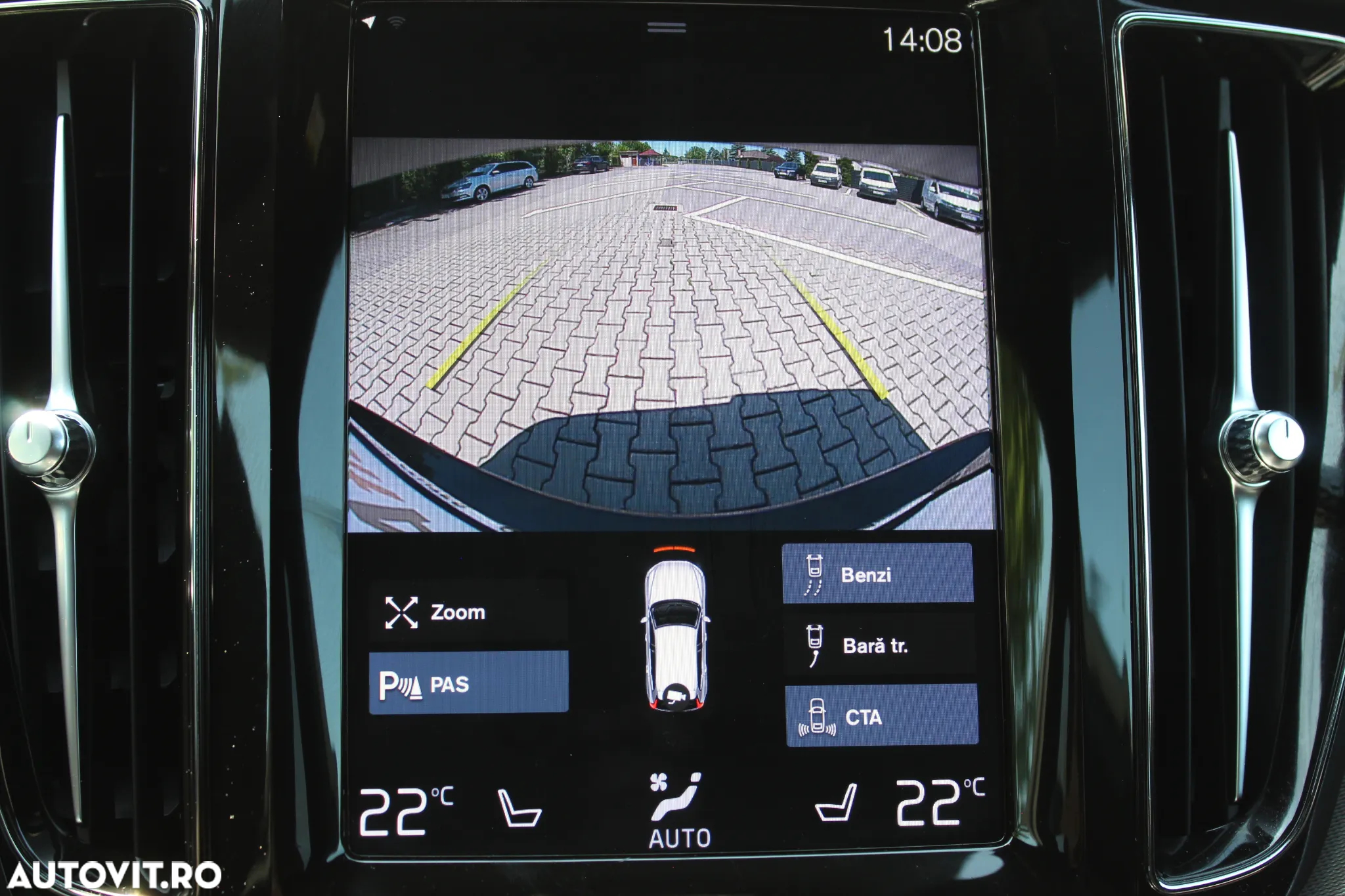 Volvo XC 60 B4 MHEV AWD R-Design - 29