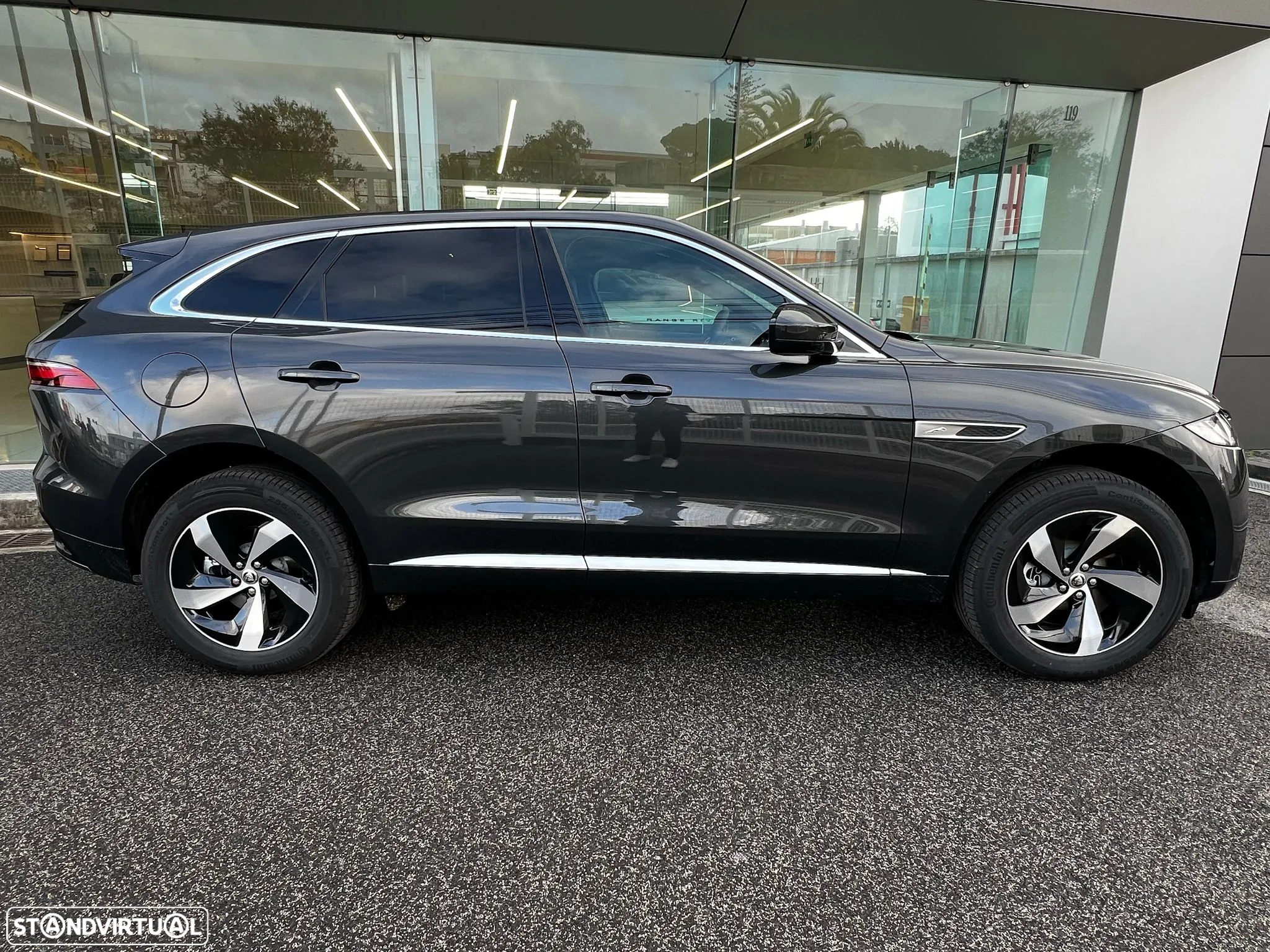 Jaguar F-Pace 2.0 P400e AWD R-Dynamic S - 9
