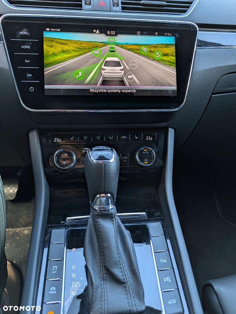 Skoda Superb 2.0 TDI SCR 4x4 L&K DSG - 14