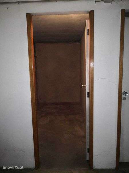 Vende-se lugar garagem com arrumos - Moreira de Cónegos - Grande imagem: 2/3